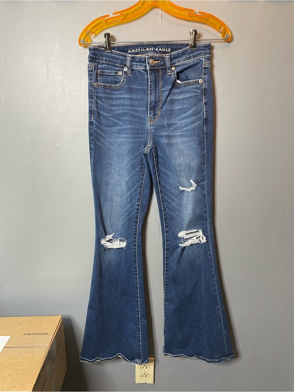 American Eagle Super Hi-Rise Flare Jeans Dark Wash Ripped 6 Regular